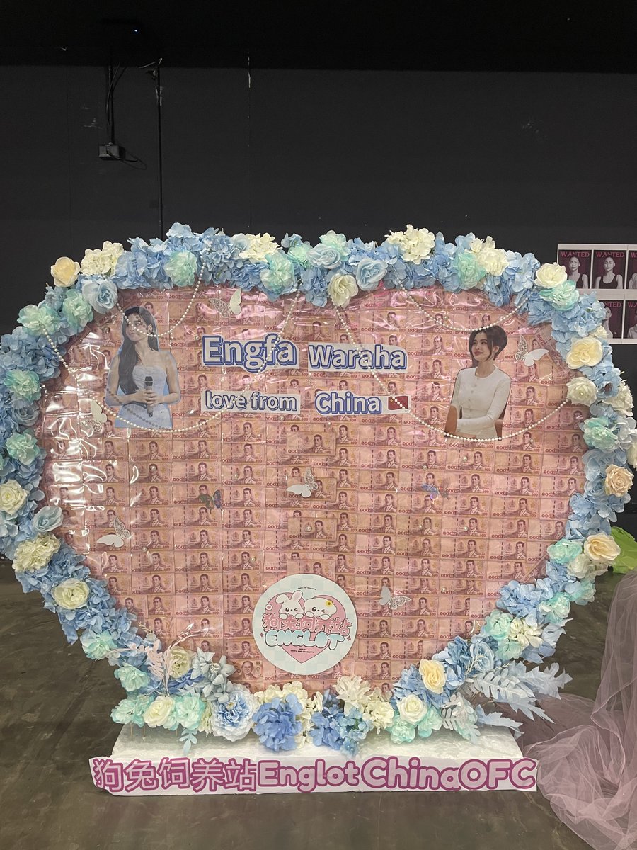 englotCNfans's tweet image. 𝙡𝙤𝙫𝙚 𝙛𝙧𝙤𝙢 𝘾𝙝𝙞𝙣𝙖🇨🇳

The love and support of Chinese fans have always been🥰🫶🏻❤️

@EWaraha @itscharlotty 🤍

 #PetrichorAfterPartyConcert

#อิงล็อต  #อิงฟ้ามหาชน  #ชาล็อตออสติน