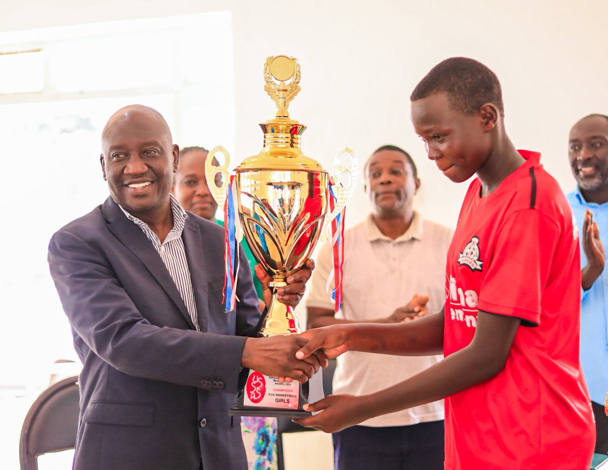 SMASK_School's tweet image. Our truimphant U16 basketball girls and U15 football boys were recieved in celebration by the Executive Director and SMASK administration as they presented their National trophies from the USSSA ball games II in Tororo.

Well in #TeamSMASK 🎉🎊🏆
#EducationIsAPriority
#SMASKAt25