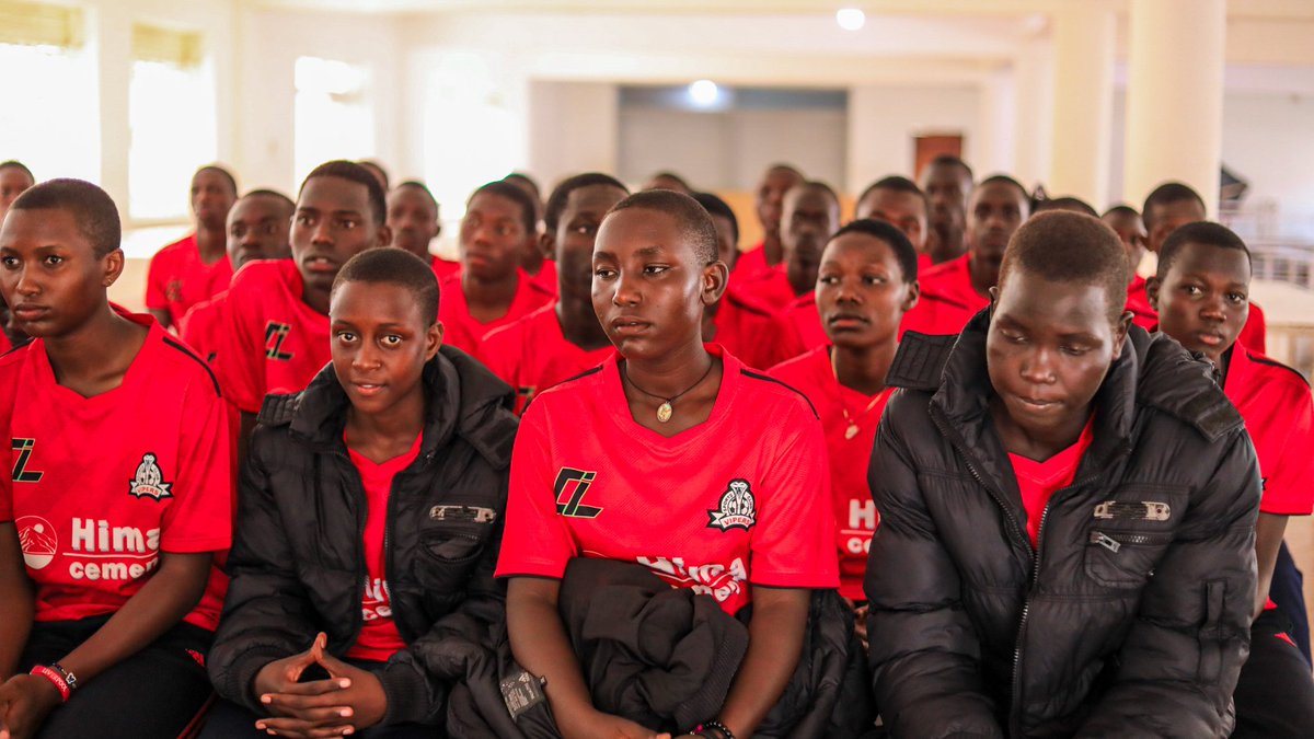 SMASK_School's tweet image. Our truimphant U16 basketball girls and U15 football boys were recieved in celebration by the Executive Director and SMASK administration as they presented their National trophies from the USSSA ball games II in Tororo.

Well in #TeamSMASK 🎉🎊🏆
#EducationIsAPriority
#SMASKAt25