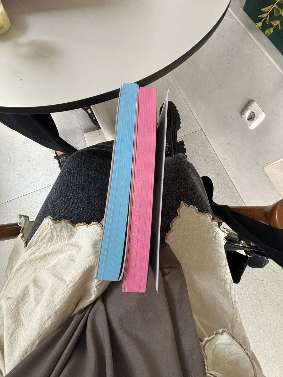 Pretty books 💘
Gender reveal ahh colors 🤣🤣