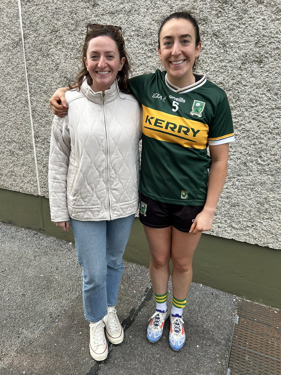 Brid Moran (@bridmoranoshea) on Twitter photo CLC Craobh Peil Na mBan <a href="/tullamoregaa/">Tullamore GAA</a> Bigí ann 💚💛
Ádh mór le foireann Chiarraí agus an fhoireann bhainistíochta inniu. 💚💛
<a href="/CaughtLynch/">Cáit Lynch</a> <a href="/_annagalvin/">Anna Galvin</a> <a href="/kerryladiesfoot/">KerryLGFA</a> <a href="/saolodheas/">Saol ó Dheas RnaG</a> <a href="/SportTG4/">Spórt TG4</a> <a href="/southerngaelsky/">Southern Gaels</a> <a href="/radiokerrysport/">Radio Kerry Sport</a> CLC Craobh Peil Na mBan <a href="/tullamoregaa/">Tullamore GAA</a> Bigí ann 💚💛
Ádh mór le foireann Chiarraí agus an fhoireann bhainistíochta inniu. 💚💛
<a href="/CaughtLynch/">Cáit Lynch</a> <a href="/_annagalvin/">Anna Galvin</a> <a href="/kerryladiesfoot/">KerryLGFA</a> <a href="/saolodheas/">Saol ó Dheas RnaG</a> <a href="/SportTG4/">Spórt TG4</a> <a href="/southerngaelsky/">Southern Gaels</a> <a href="/radiokerrysport/">Radio Kerry Sport</a>