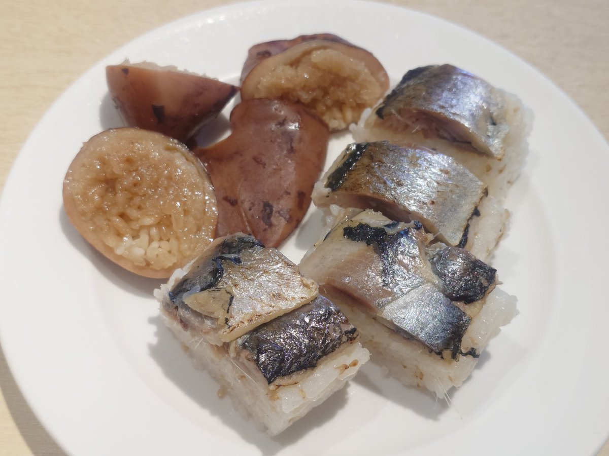 tdrblognote's tweet image. 北海道産ニシンの炙り棒寿司
函館風イカ飯