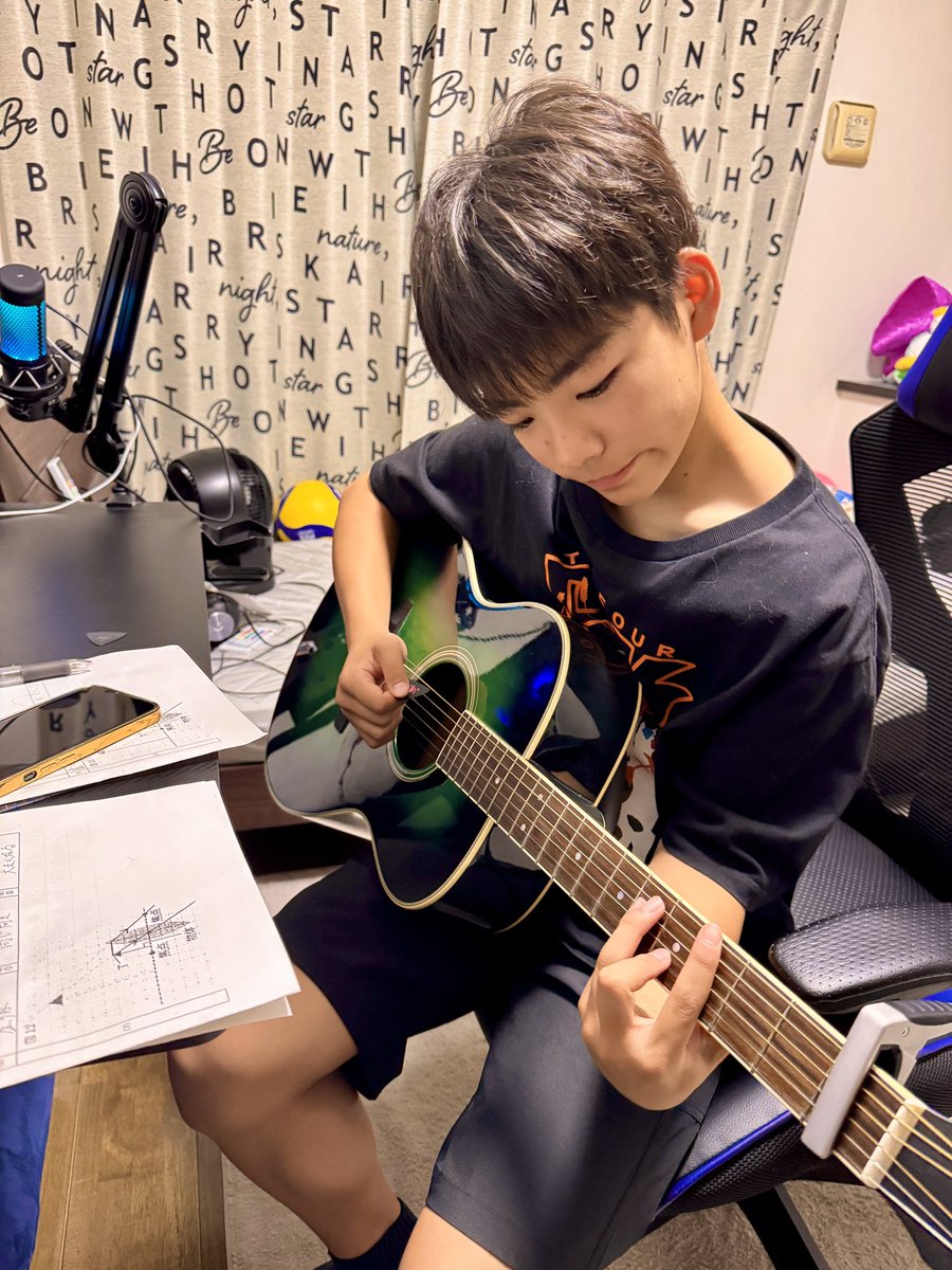 eveningtune620's tweet photo. アコギ用の新しいピックを買いました🎸
デザインがかっこよくて気に入ってます✨
今も毎日練習してます🙌🏼
おすすめの1枚あれば教えてください😊

#アコースティックギター #ギターピック https://t.co/uVlt9PaCOZ