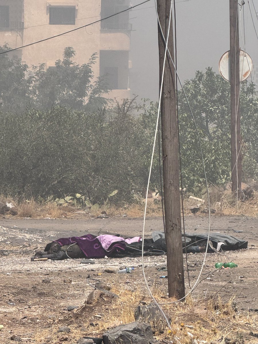 AlexCrawfordSky's tweet image. Dead bodies laying on the streets of the Syrian Druze city of Sweida which has been centre of violent clashes for nearly a week. No sign of a ceasefire. The new President has been on national tv urging fighters to lay down their weapons