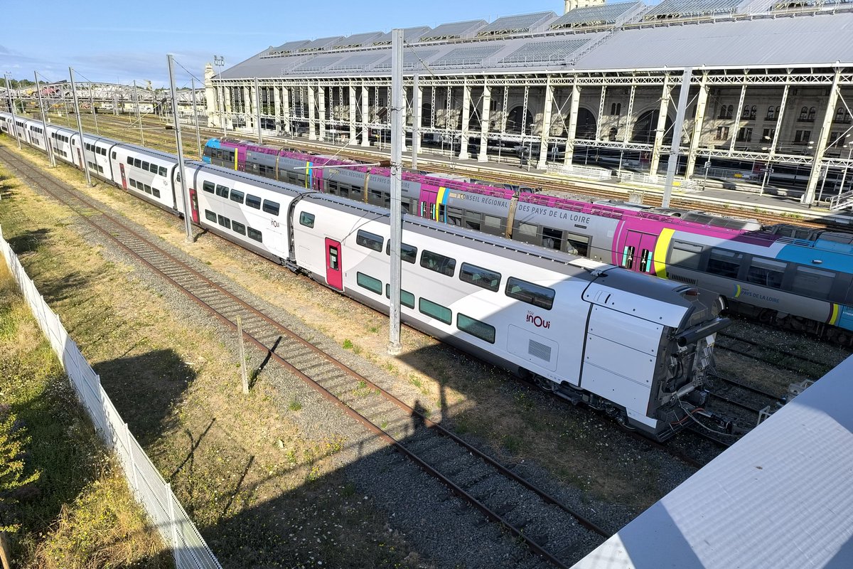 jmlesavions's tweet image. Un peu de TGV M en gare de La Rochelle.
#train #trainspotting #tgvm @SNCFVoyageurs