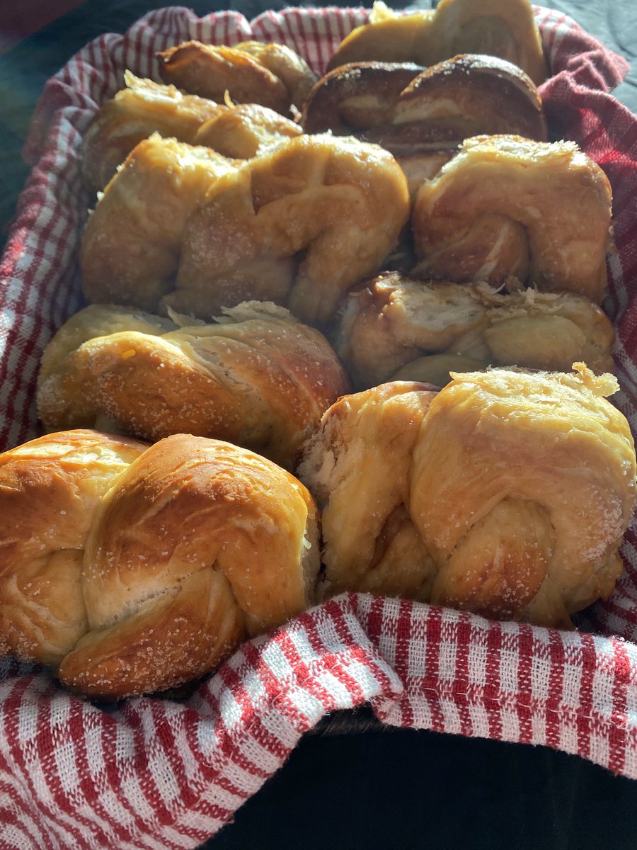 ReformedMaiden's tweet image. Homemade German pretzels for our German-themed dinner tonight. 😄