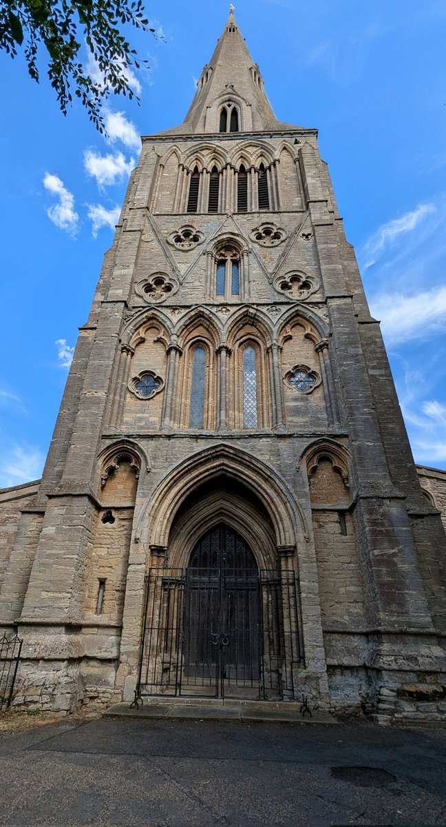 As you climb the steps up to St Peter's, Raunds your first view of the 13thC tower may well stop you in your tracks.
The slightly restless nature of the decoration makes for a 'wow' moment.
#SteepleSaturday