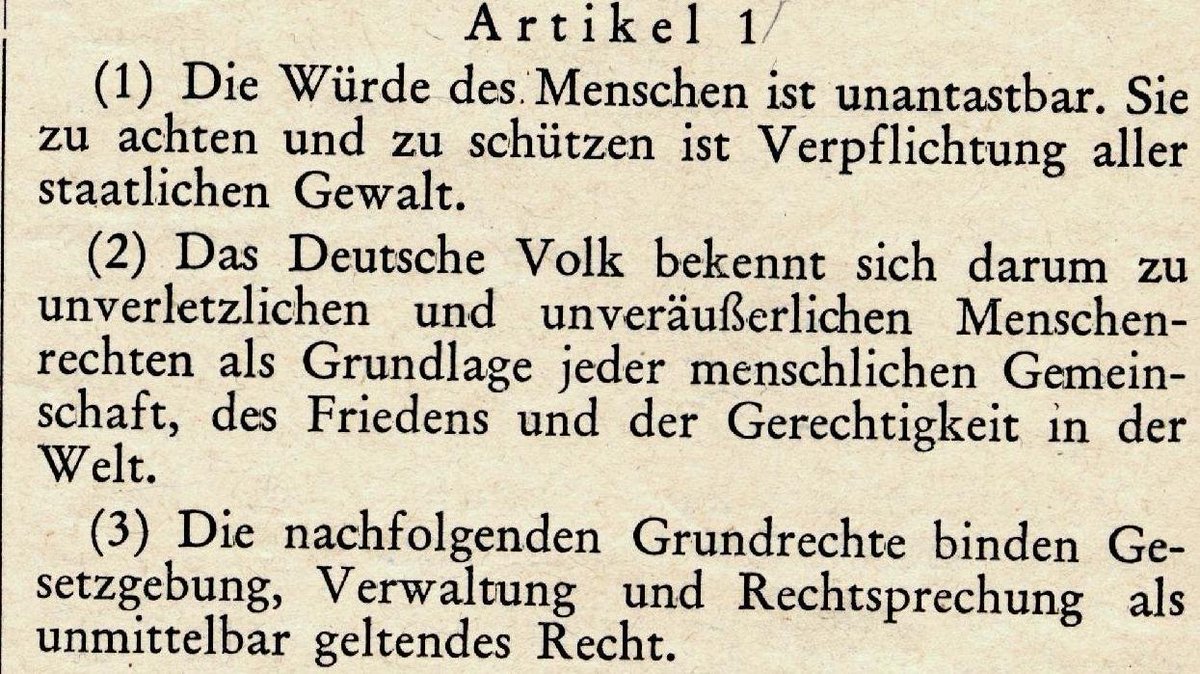 Samstags-Quiz:
Wer hats gesagt? 🤔

Zitat: „Die Tötung eines Menschen ohne herabwürdigende Begleitumstände, die ihm seine Subjektqualität absprechen, verletzt Art. 1 I GG nicht.“

(Auflösung in der Bildbeschreibung)