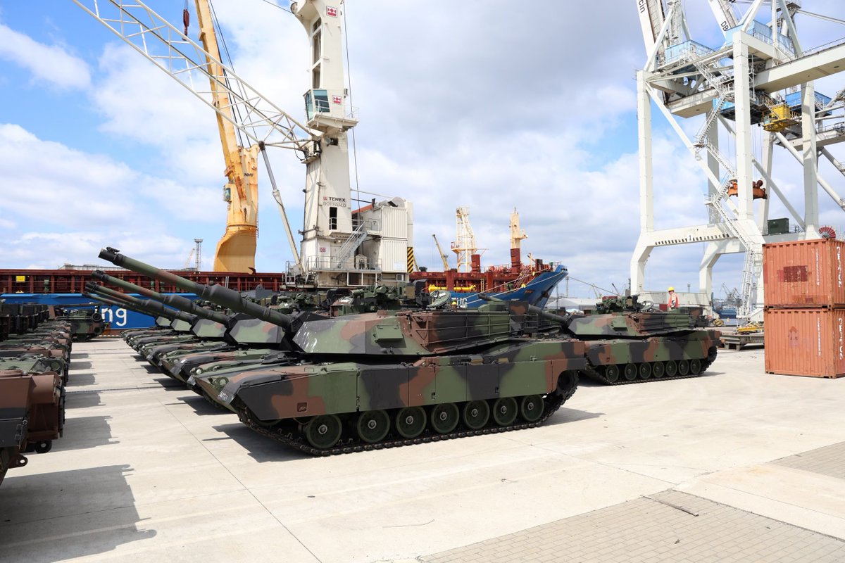 OmTV2015's tweet image. Австралия передала Украине танки Abrams на $160 млн
Киев получил первую партию из 49 танков M1A1 Abrams от Австралии. Остальные доставят позже. Поставка — часть нового оборонного пакета на 245 млн австралийских долларов (примерно $160 млн).
Министр обороны Ричард Марлз назвал…