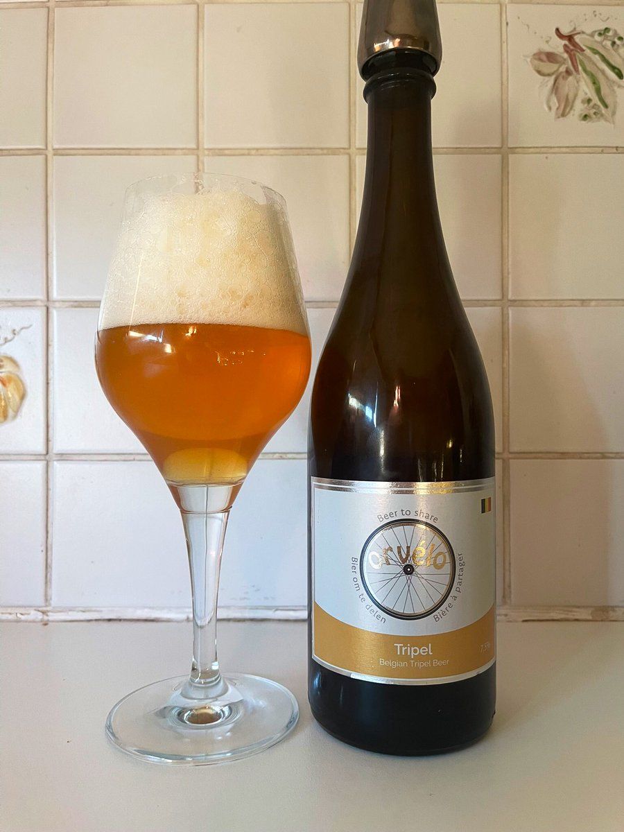 joukesp's tweet photo. #CraftBeer #BeerLover #Beer #BeerbyPhilippe #BeersOfTheWeek 
Orvelo Triple - Half Zeven - 7%ABV - decent
Brugse Zot Dubbel - De Halve Maan - 7,5%ABV - quite good
Embrasse - De Dochter van de Korenaar - 9%ABV - excellent
Moinette - Dupont - 8%ABV - excellent https://t.co/SX13IkGCfM
