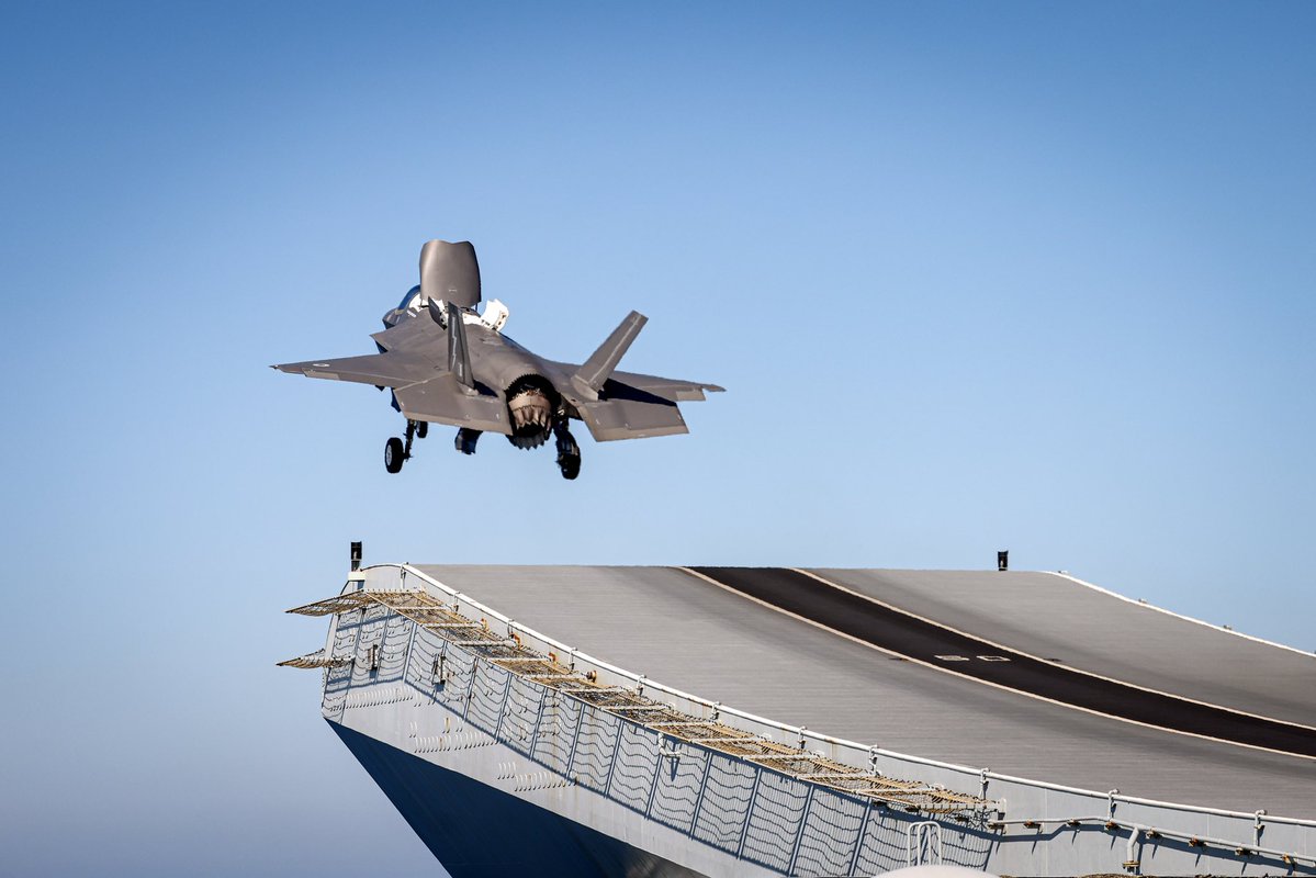 COMUKCSG's tweet image. UK #CSG25 F-35Bs have been taking to the skies over #Australia for @TalismanSabre.
Almost 600 UK Flying hours completed, and up to 50 multinational aircraft at a time.
Sharpening readiness with key allies. ๐ฌ๐ง โ๏ธ ๐ฆ๐บ #StrongerTogether #OpHighmast