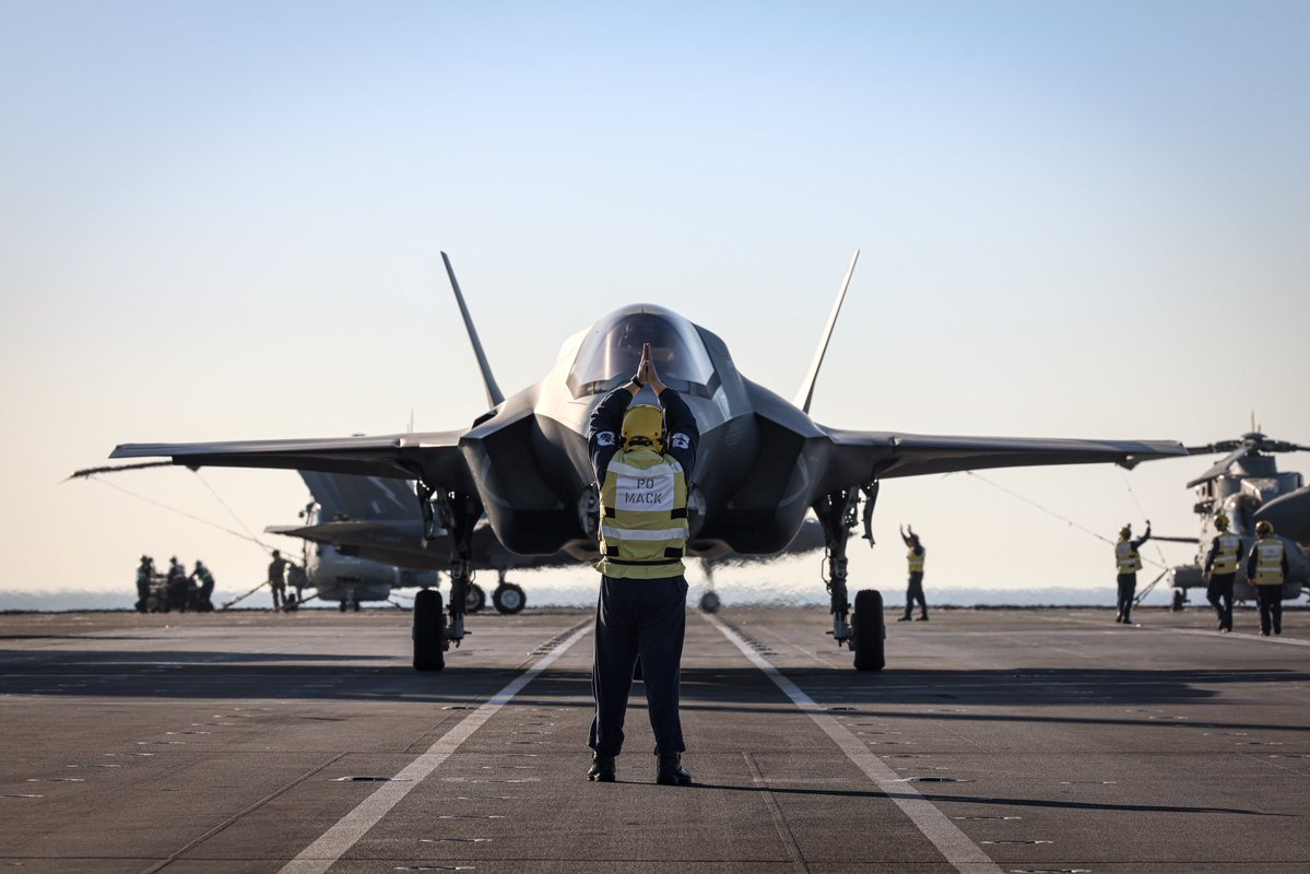 COMUKCSG's tweet image. UK #CSG25 F-35Bs have been taking to the skies over #Australia for @TalismanSabre.
Almost 600 UK Flying hours completed, and up to 50 multinational aircraft at a time.
Sharpening readiness with key allies. ๐ฌ๐ง โ๏ธ ๐ฆ๐บ #StrongerTogether #OpHighmast