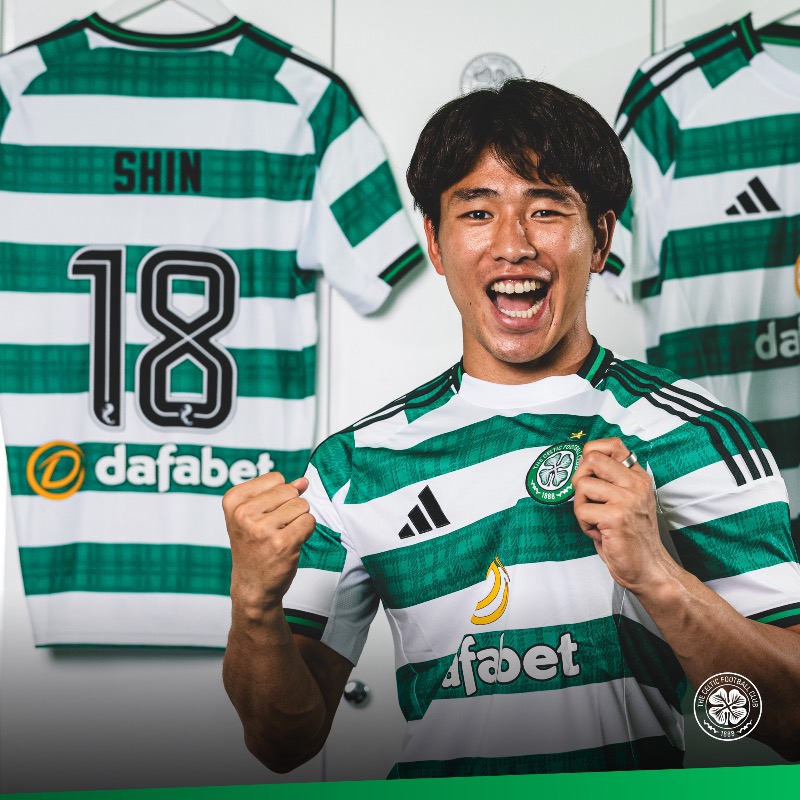 CelticFC's tweet photo. 👊😀

#WelcomeShin | #CelticFC🍀 https://t.co/NkHYTg9W62