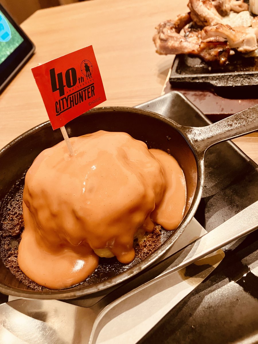 hano_classroom's tweet image. 奇跡的にチェーン店があったので行ってきました!地元で推しのコラボメニュー食べられるなんて初めてかも!
美味しかったー!
槇ちゃんのメニューが無かったのでそっとパインを添えて…🍍