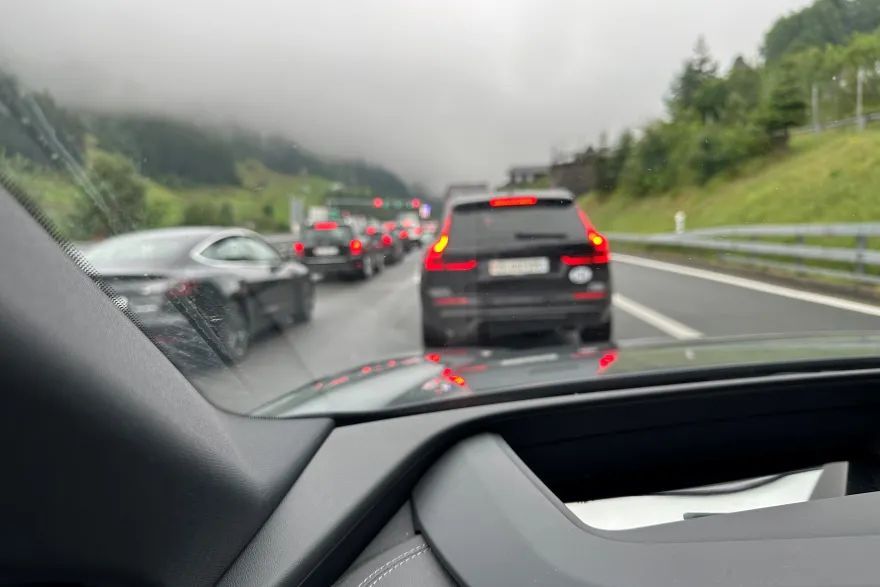swissinfo_en's tweet image. #Traffic jams in front of the #Gotthardtunnel are the bane of holidaymakers heading South on vacation. Political parties across the spectrum are calling for a #tunnel toll. But how bad is the situation really in traffic-congested #Switzerland? 👉 buff.ly/Q18M9Wn