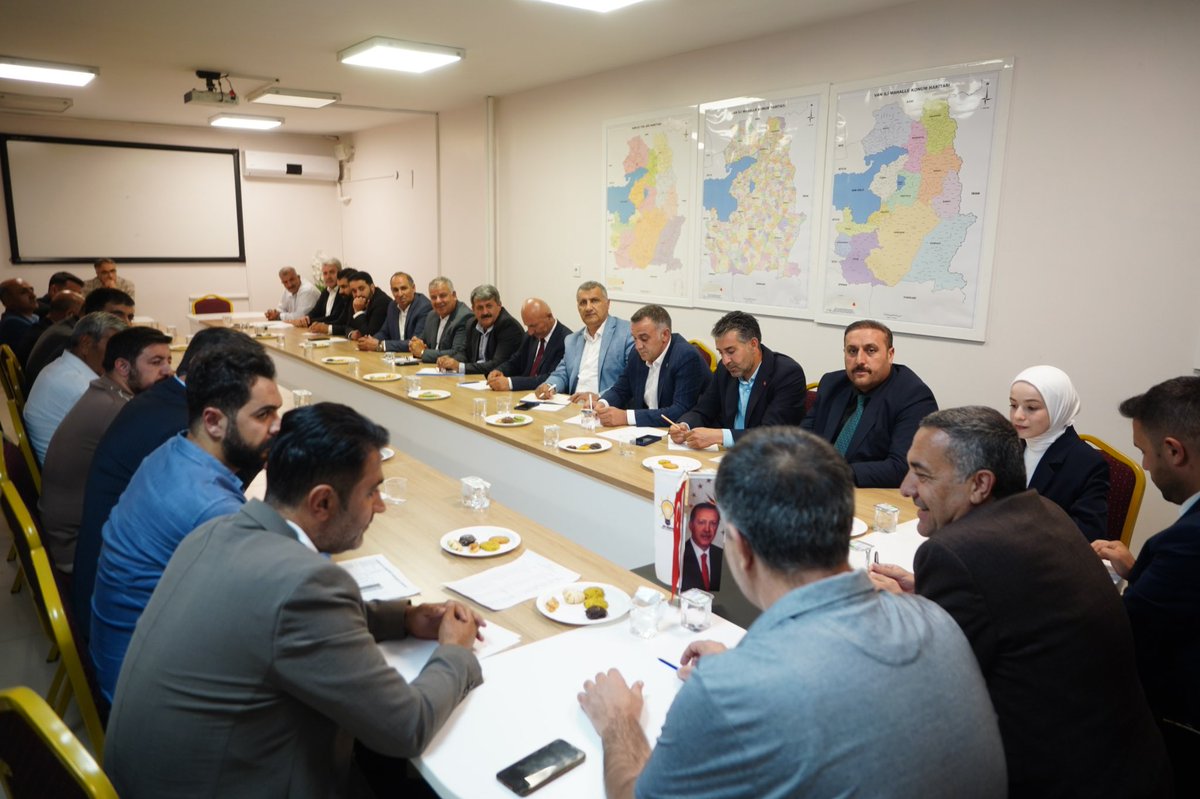 Genel Merkez Seçim İşleri Genel Başkan Yardımcımız Sn. Prof Dr. Veysel Ayhan, İl Başkanımız, İlçe Başkanlarımız ve İl İlçe Seçim İşlerinden sorumlu başkanlarımızla istişare ve değerlendirme toplantısı yaptı.
<a href="/Akparti/">AK Parti</a> 
<a href="/veysel_hoca/">Prof. Dr. Veysel Ayhan</a> 
<a href="/abuyukgumus/">Ahmet Büyükgümüş</a> 
<a href="/MustafaAlkayis/">Av. Mustafa Alkayış</a> 
<a href="/merdogan02/">Mehmet ERDOĞAN</a>