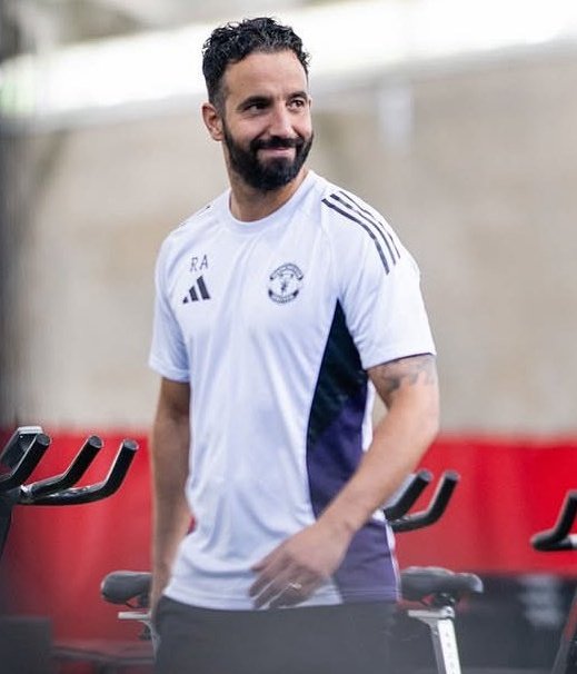 And it begins.

Manchester United play football today. ❤️