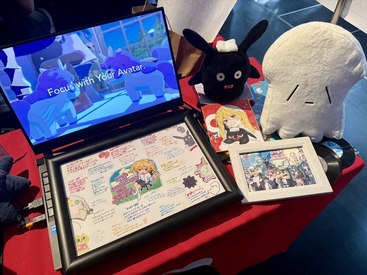 goghJPN's tweet image. BitSummit一般デー初日終了!
なんとモバイル版1周年の寄せ書きやお祝いイラストをたくさん頂きました💕😭😭😭
ありがとうございます嬉しすぎます、東京帰ってチーム全員に共有します!!!!
#gogh #goghOnSteam