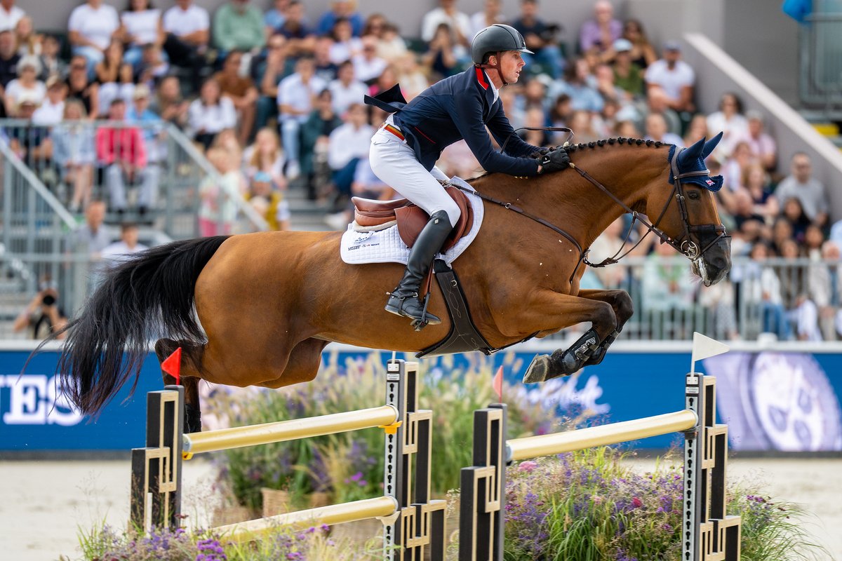 TeamGB's tweet image. Team SILVER 🥈
A quartet of performances sees @BritEquestrian storm to European Jumping silver!
It's Britain's first medal in the event since 2019 😍
@FEI_Global