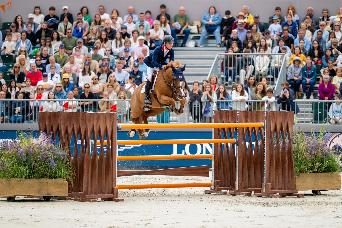 TeamGB's tweet image. Team SILVER 🥈
A quartet of performances sees @BritEquestrian storm to European Jumping silver!
It's Britain's first medal in the event since 2019 😍
@FEI_Global