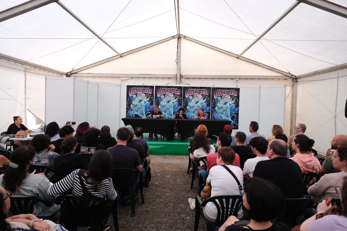 JorgeIvanArgiz's tweet image. Qué gran placer hablar de EL SECRETO DEL ORFEBRE con su escritora @elia_barcelo y la directora de su adaptación al cine @OsorioOlga en este #celsius2025. Una charla esperada incluso desde antes de saber que existiría película.