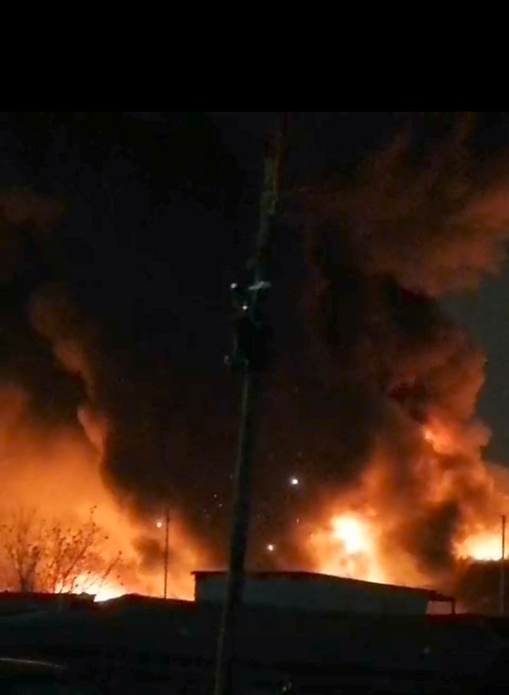 MaleselaMa72221's tweet image. JUST IN: An 18-month-old child has died in a devastating fire at No.43 2nd Ave Alexandra. The blaze broke out in the early hours of this morning. Cause of the fire is being investigated 🔥 #AlexFire #JoburgFire
