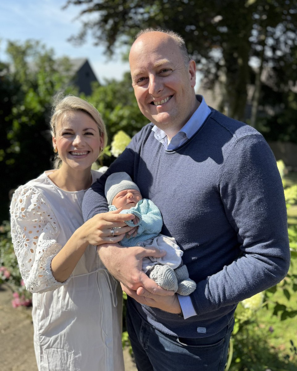 MatthiasHauer's tweet image. Willkommen im Leben! Unser Sohn ist da - und wir sind überglücklich! 👶🏼 Mutter und Kind sind wohlauf - und wir genießen diese ganz besondere erste Zeit als Familie zu fünft. Voller Liebe und Dankbarkeit blicken wir auf dieses kleine Wunder! 💝