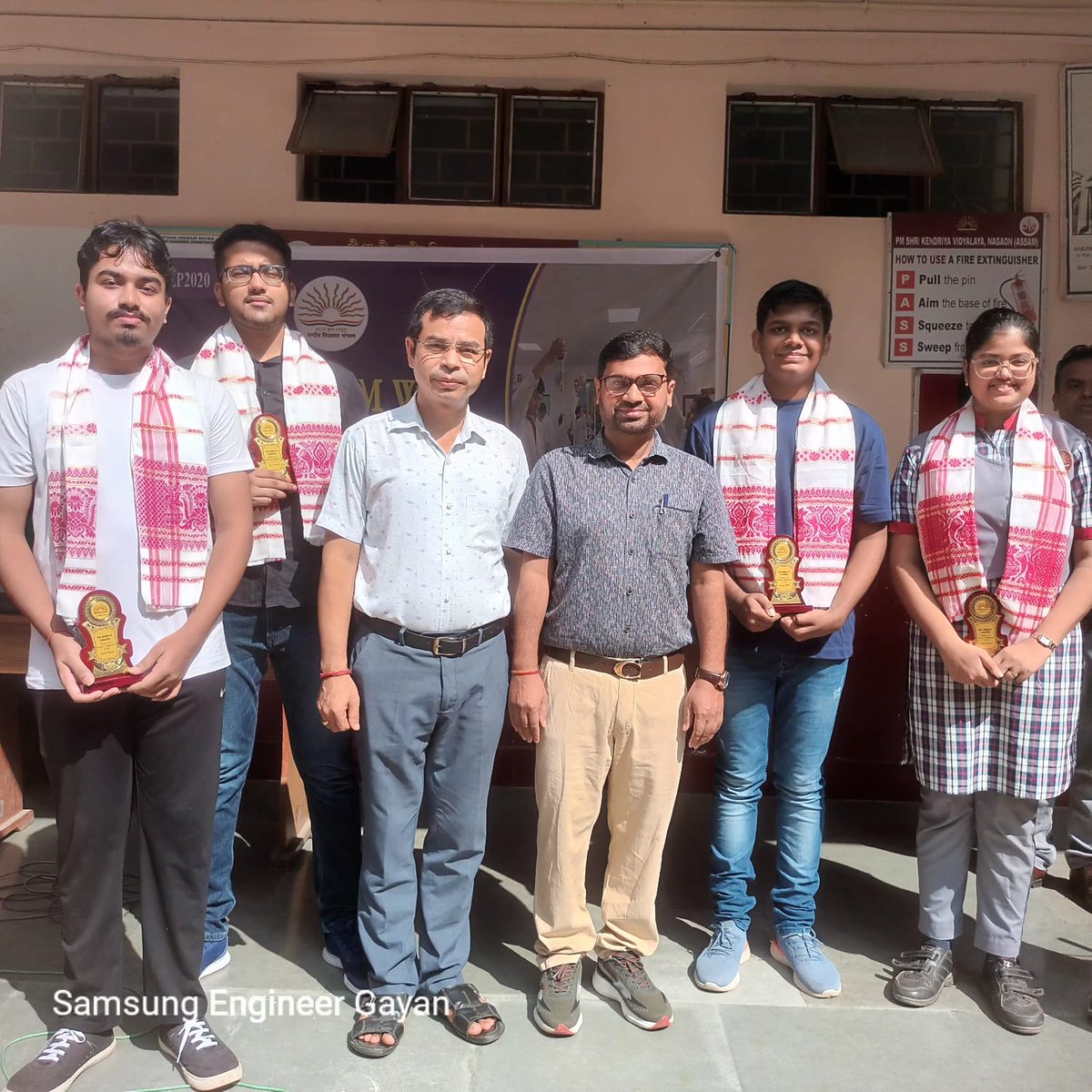 KV_Nagaon's tweet photo. 🎉 Proud moment for PM SHRI KV Nagaon!
Felicitation of brilliant students for their success in JEE, NEET &amp; JEE Advanced 2025. 
Kudos to their hard work and determination!
Best wishes for a bright future ahead. 
 #JEE2025 #NEET2025 #JEEAdvanced
@EduMinOfIndia @KVS_HQ @GuwahatiKvs https://t.co/xf4Ltprsgi