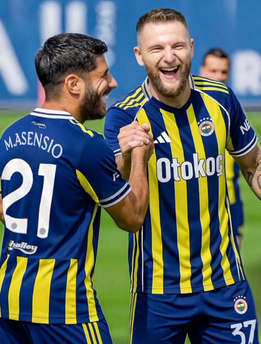 MegaPSG_'s tweet image. 🚨🚨🚨 ACCORD entre Fenerbahçe et le PSG pour Milan Skriniar 🇸🇰 ! 🤝

Le club turc prévoit de faire voyager le défenseur ET Marco Asensio 🇪🇸 à Istanbul cette semaine, pour boucler les visites médicales et signer les contrats. ✍️(@yagosabuncuoglu)