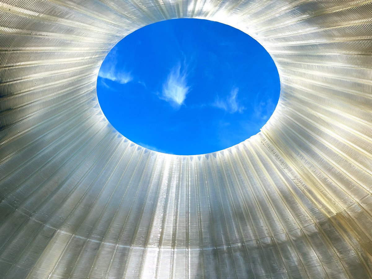 森になる建築は、クールチューブと廃氷の効果でしっかりとジンワリ冷えてた。
しばらく座っているとより効果がわかるので、ぜひ腰掛けてゆっくりしていってください。