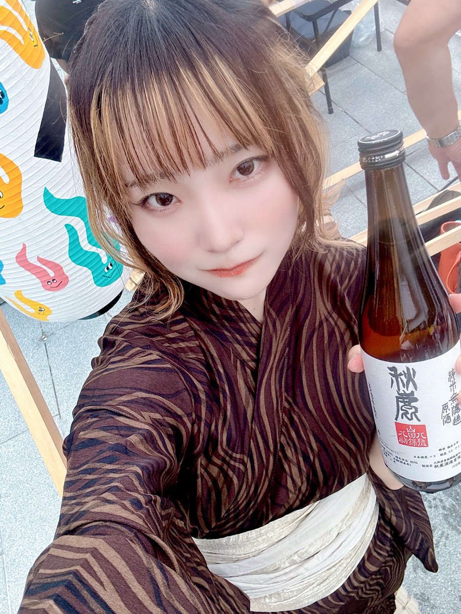 SAKEPARK@日本橋で秋鹿イメージの浴衣着て秋鹿注いでます🍶ദ്ദി^ᴗ ̫ ᴗ^₎💫
20時までやってます〜！是非！