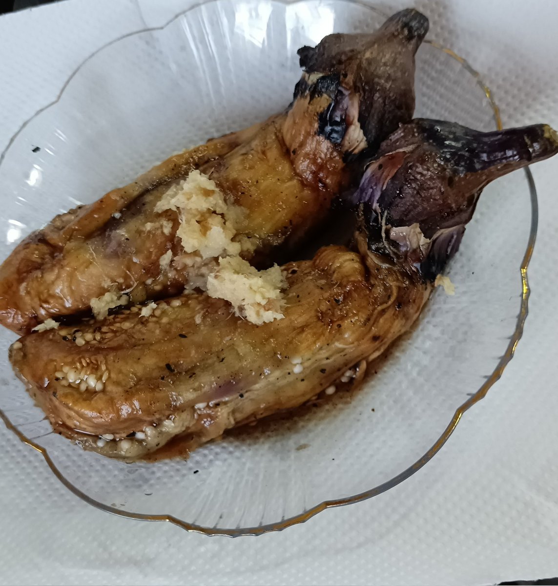 abJxWdcvTn55894's tweet image. 今晩のおかずの一品に✨
焼きナス 🍆🍆🤗
何かに似てる!!😳🙄☺️
🦆🦆 おしどり夫婦みたいでしょ🤗 💞💞
(*^_^*)/