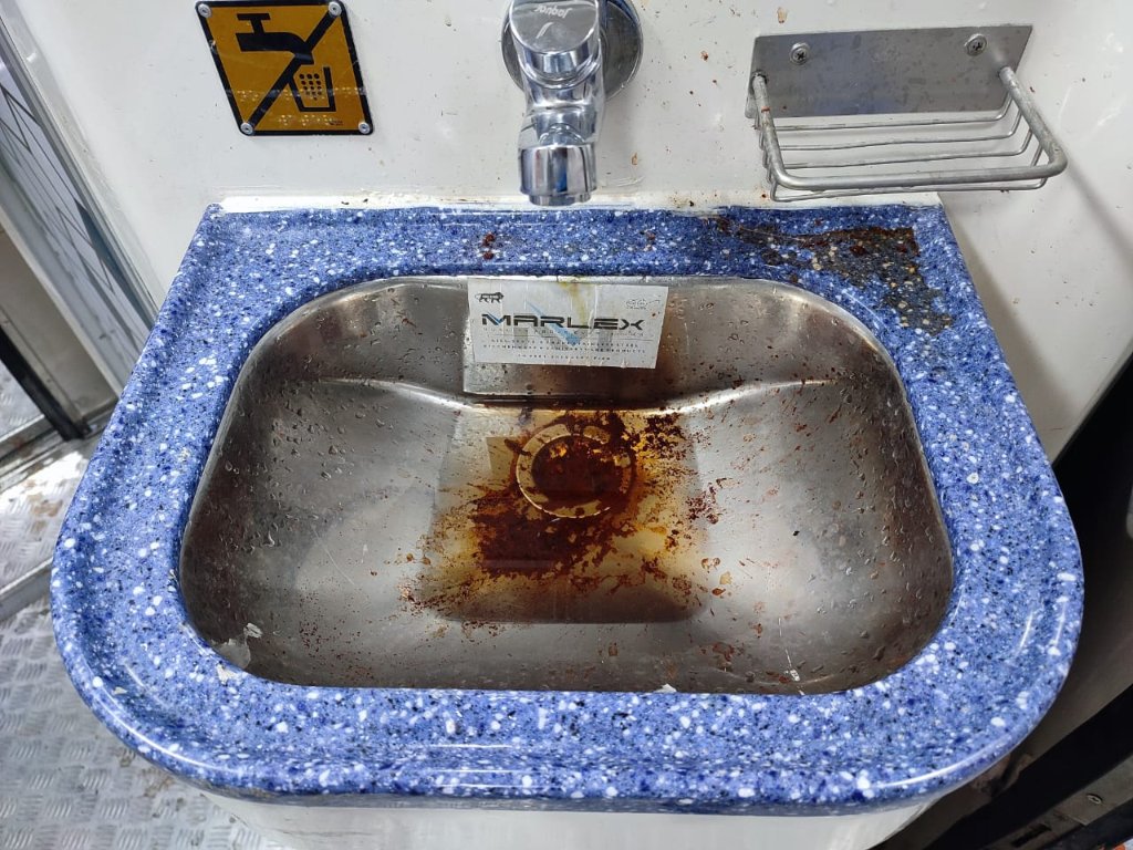trainwalebhaiya's tweet image. Condition of New Amrit Bharat Express on the very day of Inauguration 🥲