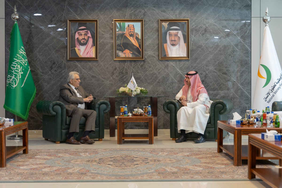 سعادة رئيس ⁧#الجمعية_الوطنية_لحقوق_الإنسان⁩ خالد بن عبدالرحمن الفاخري يستقبل في مكتبه بمقر الجمعية، سفير دولة فلسطين لدى المملكة معالي المهندس مازن غنيم. وجرى خلال اللقاء بحث أوجه التعاون في مجال حقوق الإنسان، وعدد من الموضوعات ذات الاهتمام المشترك، وسبل تعزيزها.