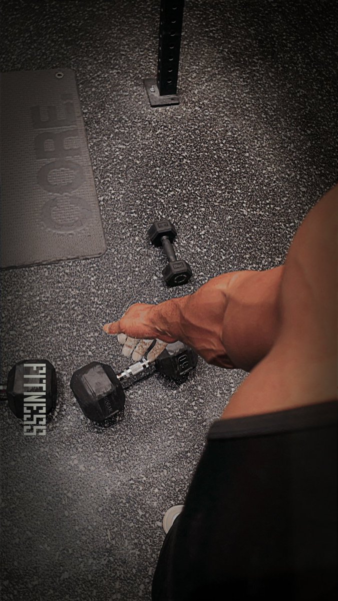 اكبر مع الايام واشطب علاقات
واطوي يدين الوقت وامد ساقي

ماعاد تفرق سود الليالي لو جات
اسود من اللي فات ماظن باقي