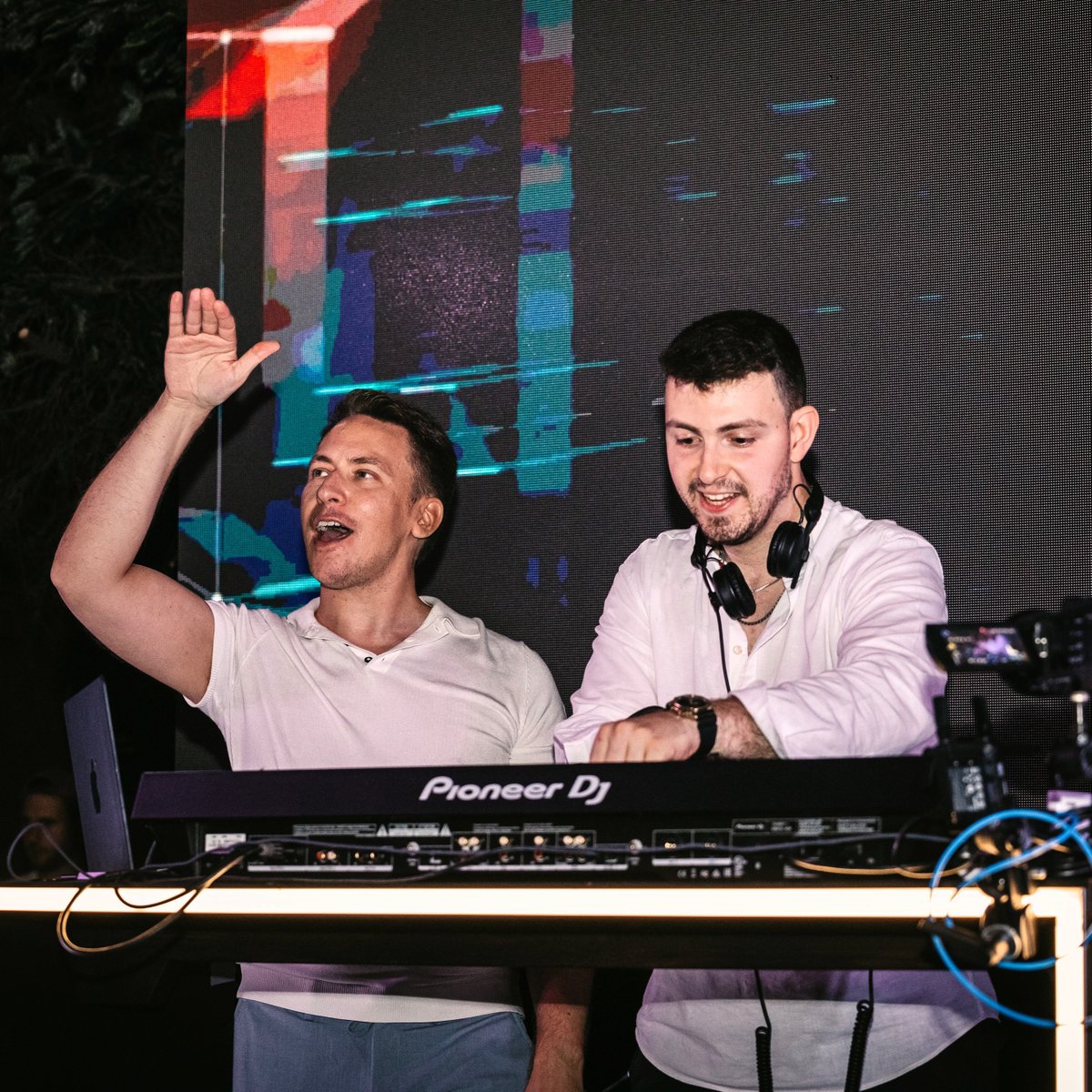 11/07/25 #Divinluks &amp; Friends, #CastiglioneOlona #CastellodiMonteruzzo 🇮🇹
That moment when #MyInfernalWorld (Ode to Lina &amp; Paw) could be heard across the entire city
open.spotify.com/intl-es/album/…
🙌🎶🔥

#JJPARKI #JJPARKIandCo #bangers #EDMfamily #Varese #Lombardia