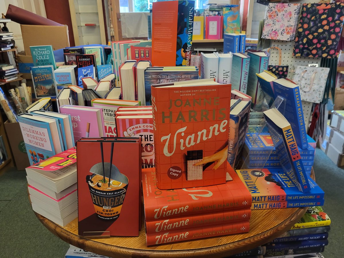 Furtherfrom's tweet image. Happy Saturday! We're here til 5pm today, so that'll be before, during and after the expected deluge!
We've got books to spark creativity, comfort & joy if that's your bag and plenty more besides if it's not! #ChooseBookshops