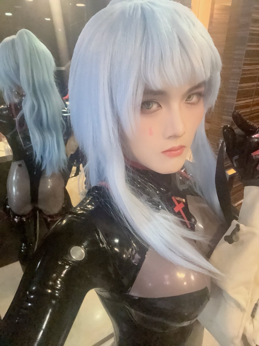 Neeon543's tweet image. 道具没到，又热，已老实