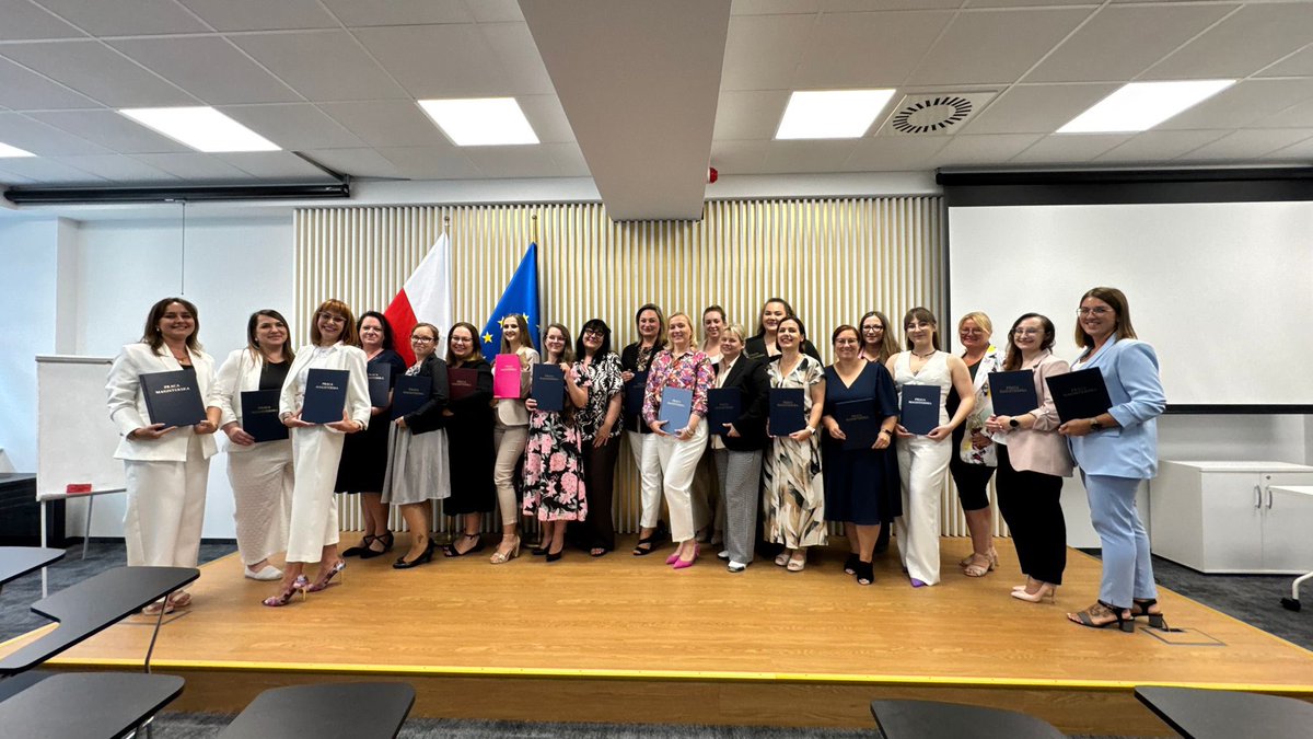 VarsoviaStudy's tweet image. 🎓 Pedagogika – kolejne obrony za nami w Uczelni Varsovia – Filia Wrocław! 💙
📚🗓️ 9 i 10 lipca we Wrocławiu odbyły się egzaminy dyplomowe studentów kierunku Pedagogika – i było to zakończenie studiów pełne zaangażowania, wiedzy i ogromnych emocji!
🧑🎓👩🎓
🔹 9 lipca –…