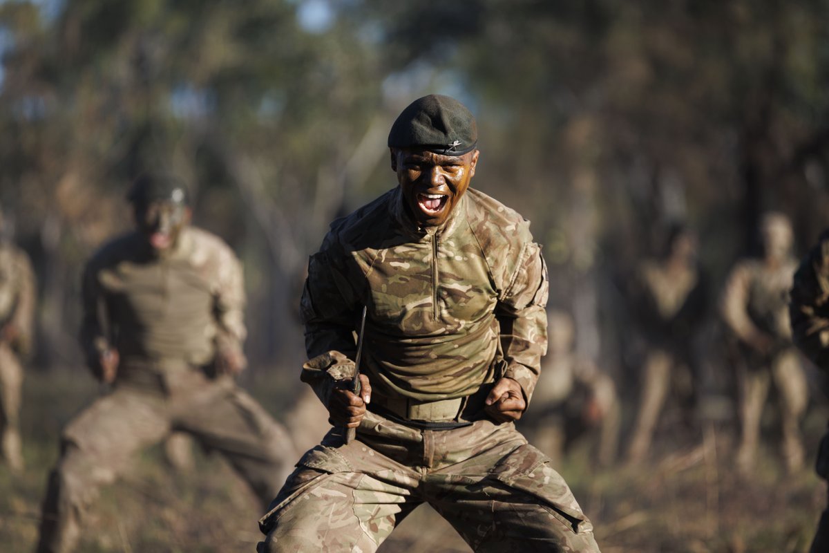 DefenceAust's tweet image. 📍 Shoalwater Bay Training Area, QLD
Soldiers from the @Gurkha_Brigade performed a Gurkha Kukri skills demonstration during Exercise @TalismanSabre 2025.
The Royal Gurkha Rifles are Infantry, manned by Nepali soldiers and officers, alongside British officers.
#YourADF…