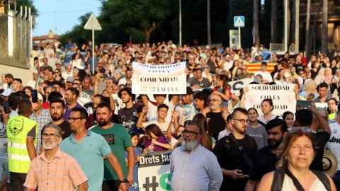 manelmarquez's tweet image. Centenars de persones converteixen Piera en la capital catalana contra la xenofòbia
Una multitud ha rebutjat l'atac a la mesquita i condemnat la islamofòbia:
- 'som veïns, som diversitat'
- 'mesquita sí, odi no'
Suport del PSC, Junts, Comuns, la CUP i ERC. publico.es/public/centena…