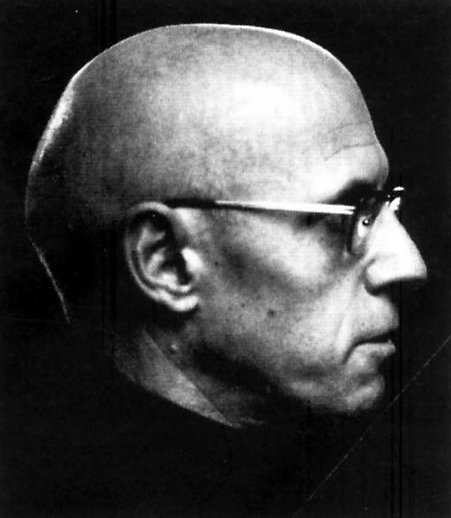 guilherme94jose's tweet image. The panopticon was a theoretical prison model proposed by British utilitarian Jeremy Bentham. Its layout featured a central observation tower, allowing guards to monitor all inmates, whose cells were positioned in a circular arrangement around it.
Michel Foucault later adapted…