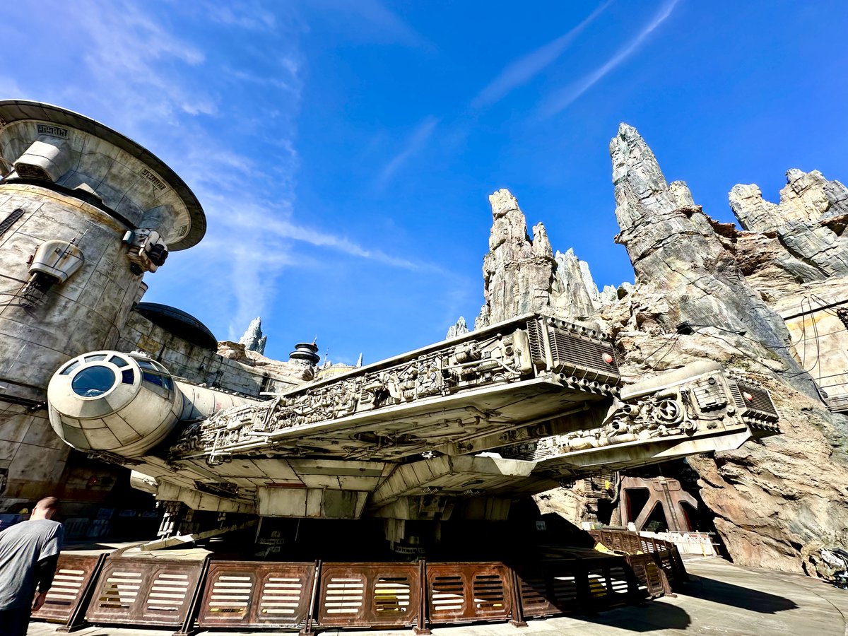 Happy #StarWarsSaturday Friends! Step onboard and fire up the hyperdrive for an interstellar journey through the weekend. Have a magical day!