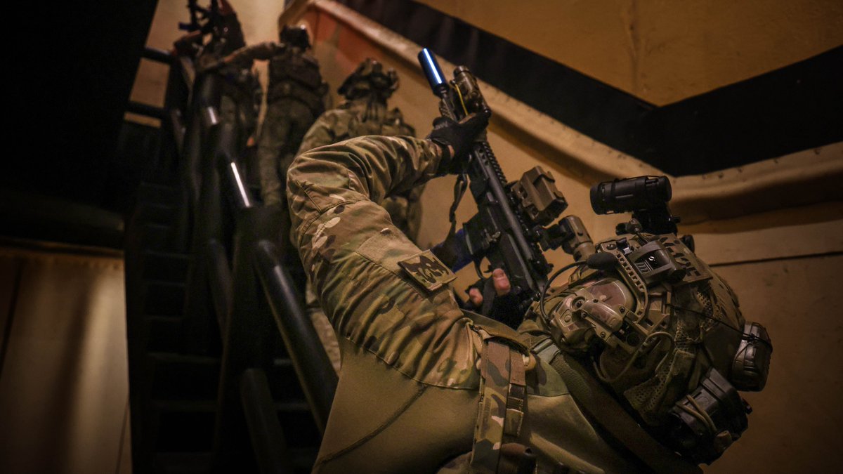 DefenceOps's tweet image. Welcome to Ex Talisman Sabre!๐ฌ๐ง๐ฆ๐บ
@DefenceHQ forces are training hard across land, sea, air & cyber โshoulder to shoulder with our @DefenceAust allies & 17 more partner nations.๐ช
Boots down. Jets up. Systems live.
@TalismanSabre is a go.๐ฌ
#TalismanSabre2025 #StrongerTogether