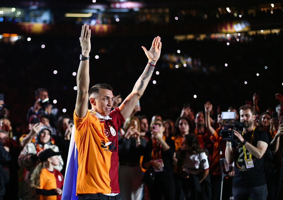 UEFA.com DE (@uefacom_de) on Twitter photo #OnThisDay in 2⃣0⃣1⃣1⃣
🇺🇾 🧤 ✍️ <a href="/1_Muslera_25/">Fernando Muslera</a> ➡️ #Galatasaray 💛❤️
<a href="/GalatasaraySK/">Galatasaray SK</a> | <a href="/Galatasaray/">Galatasaray EN</a> #OnThisDay in 2⃣0⃣1⃣1⃣
🇺🇾 🧤 ✍️ <a href="/1_Muslera_25/">Fernando Muslera</a> ➡️ #Galatasaray 💛❤️
<a href="/GalatasaraySK/">Galatasaray SK</a> | <a href="/Galatasaray/">Galatasaray EN</a>