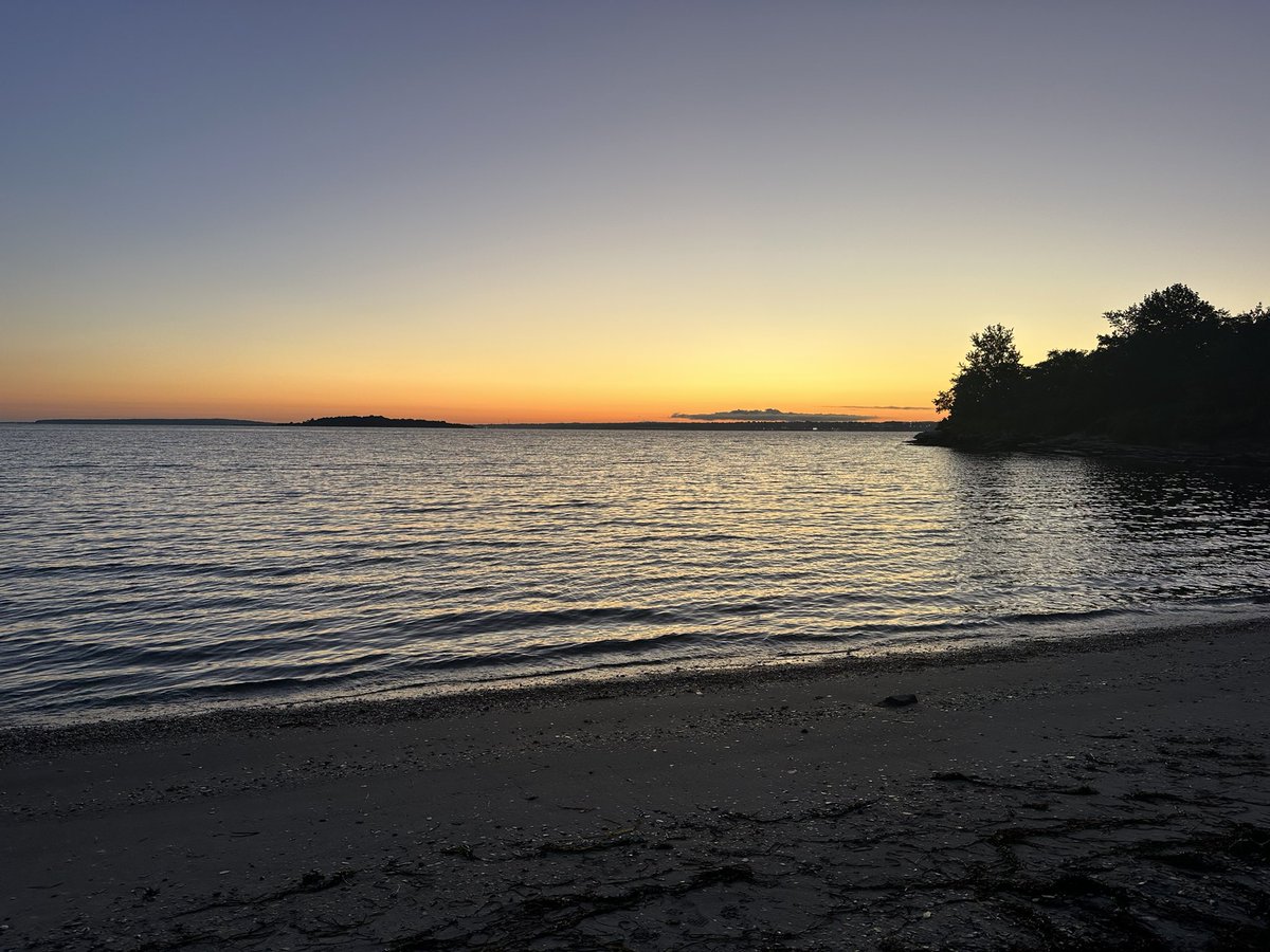 JedThorp's tweet image. Beautiful morning at Potter Cove for the Bay Swim. @SaveTheBayRI