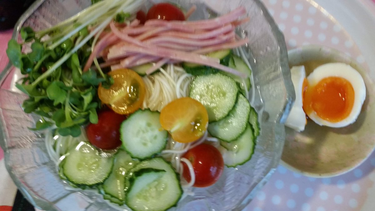 maithiru97's tweet image. 夜ご飯いただきます〜

のっけそうめん😋
市販の天ぷらと、大根おろしも有ります✨

お疲れ様でした～乾杯🍻
٩(๑´0`๑)۶