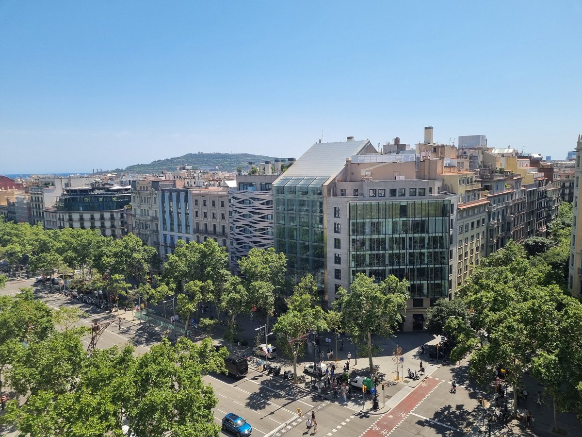 Being in Barcelona for a week made me realise that whilst I grew up speaking the Hiligaynon language that had many many Spanish words, I couldn't really string a coherent sentence in Spanish nor fully understand a sentence spoken. Language is fascinating thing.