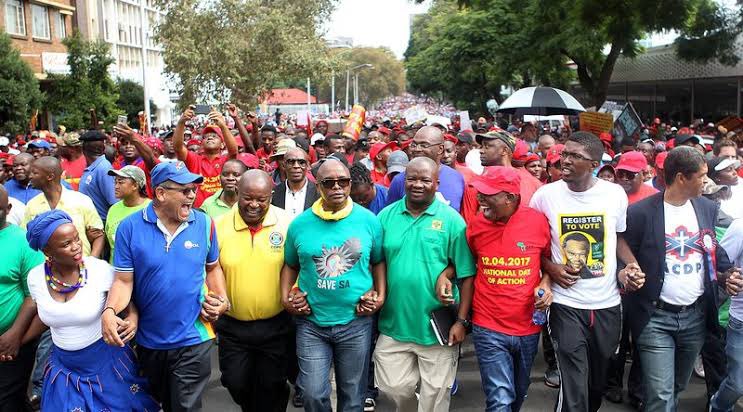 Ngeke ubabone #RamaphosaMustGo !!! Billionaire ibaphethe kahle ..... Benefits are good 🫠