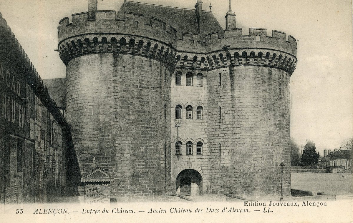 #Histoire 📷 A l'occasion de la Journée internationale des châteaux, retour en images sur l’un des joyaux du patrimoine historique ornais : le château des Ducs d’Alençon.

💡 Un peu d’histoire :
➡ Au XIIe siècle, Henri Ier, fils de Guillaume le Conquérant, fait construire